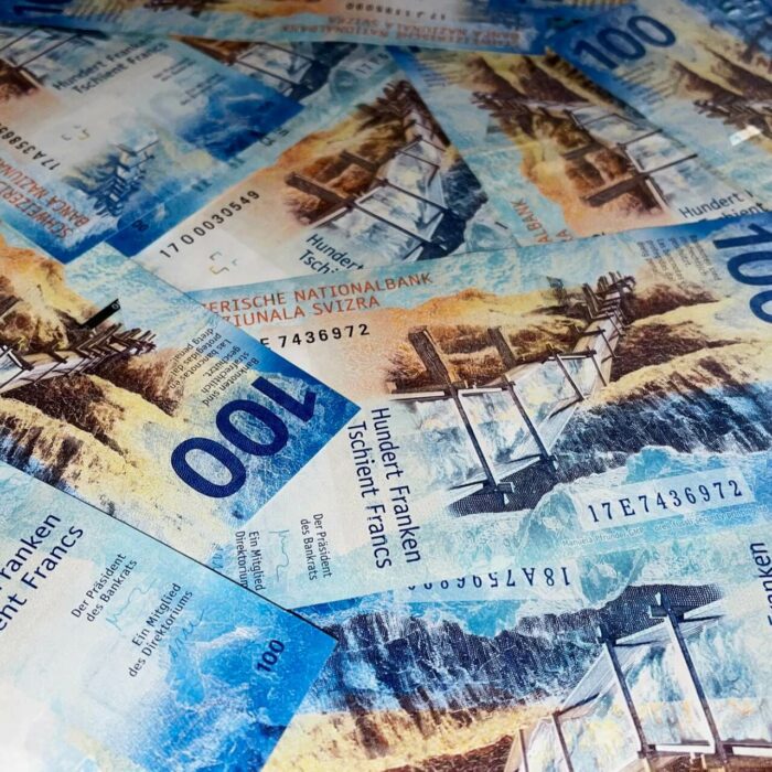 Kurs franka do złotówki (CHF/PLN) dzisiaj (9.02.2026): 3.5527 PLN. Frank wyraźnie słabnie – co dalej z walutą?