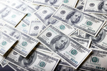 Kurs dolara do złotówki (USD/PLN) dzisiaj, 9 lutego 2026: 3.5527 zł. Co się dzieje z dolarem?