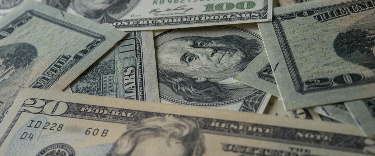 Kurs dolara do złotówki (USD/PLN) dzisiaj (13.02.2026): 3.5528. Co się dzieje z dolarem?