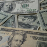 Kurs dolara do złotówki (USD/PLN) dzisiaj (13.02.2026): 3.5528. Co się dzieje z dolarem?