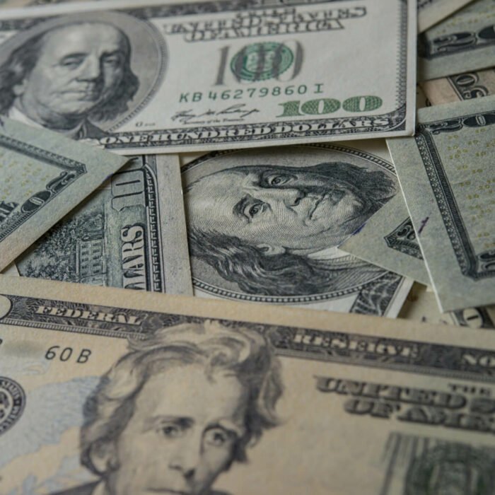 Kurs dolara do złotówki (USD/PLN) dzisiaj (13.02.2026): 3.5528. Co się dzieje z dolarem?