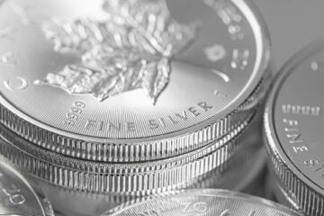 Cena srebra (XAG) dzisiaj (8 lutego 2026 r.)? Co się dzieje ze srebrem? Dynamiczna korekta po gwałtownym szczycie