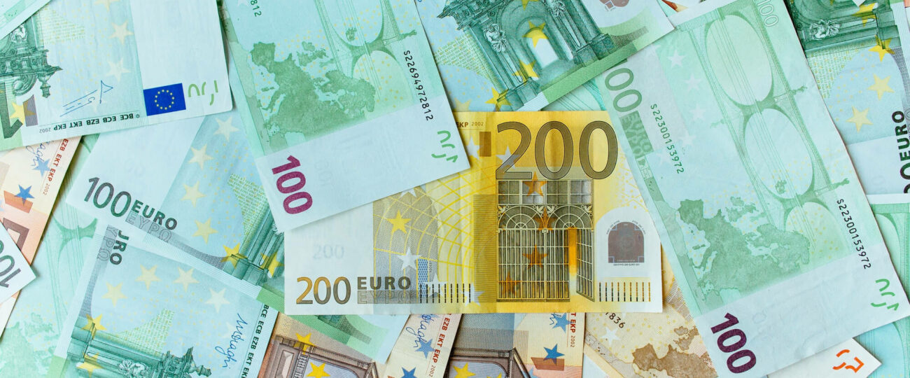 Kurs euro do złotówki (EUR/PLN) dzisiaj (2026-02-11). Ile kosztuje euro i jaki jest trend?